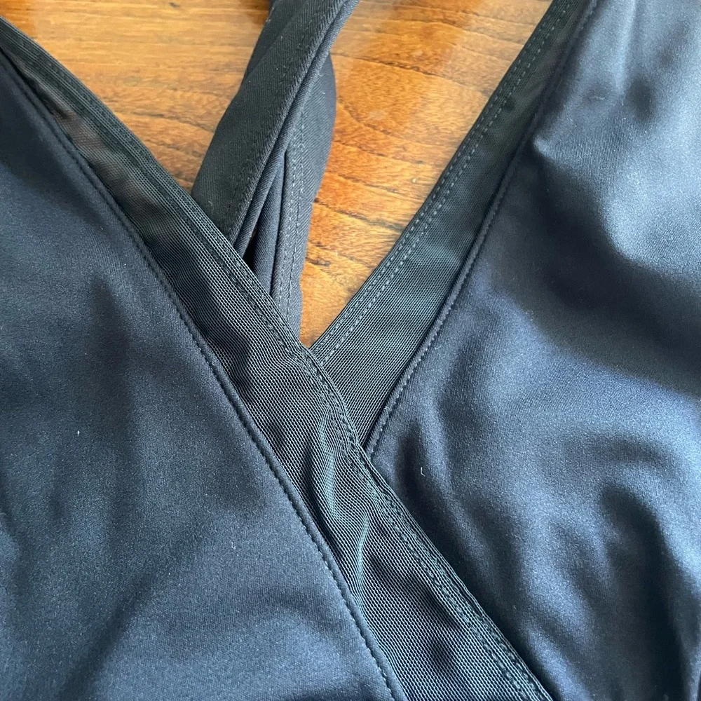 Fabletics Black Cross-Back Sports Bra‎